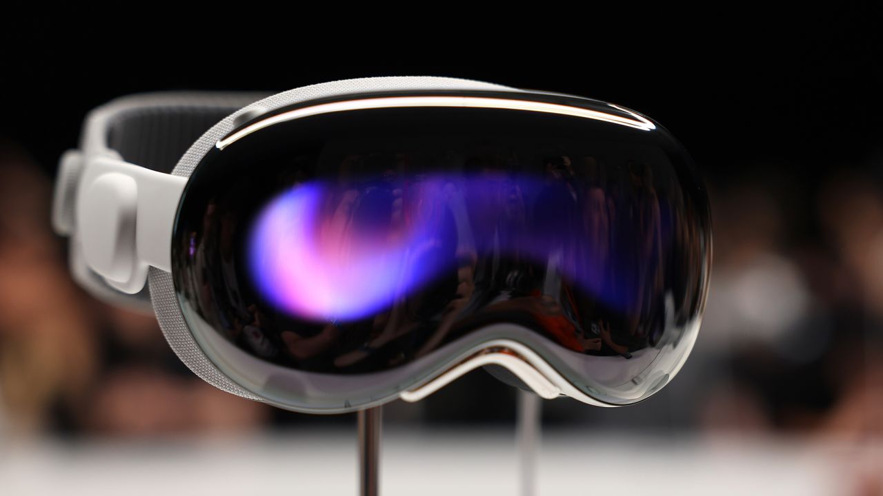 Apple’s Challenge for the Next Vision Pro: Making It Easier to Wear