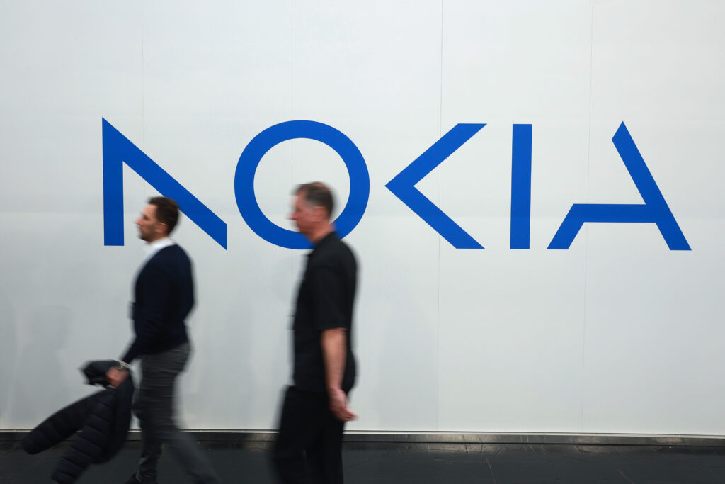 Nokia Plans to Cut 14,000 Jobs in Overhaul to Shave Costs