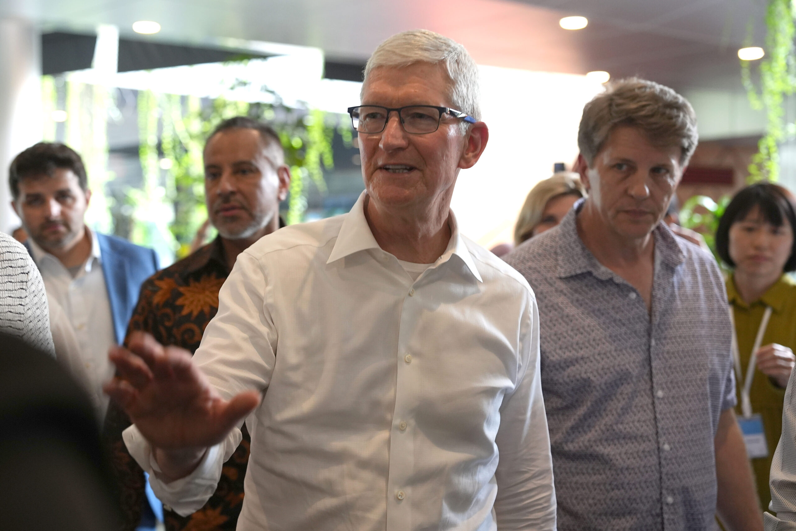 Tim Cook Visits Singapore to Bolster Apple's Expansion in Southeast Asia